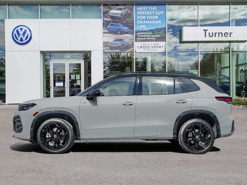 Photo 2026 Volkswagen Tiguan Comfortline R-Line Black Edition 4MOTION #3