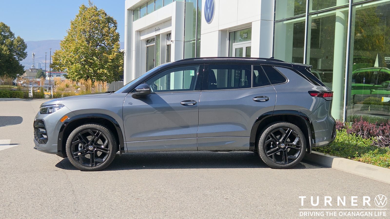 Photo 2026 Volkswagen Tiguan Comfortline R-Line Black Edition #2