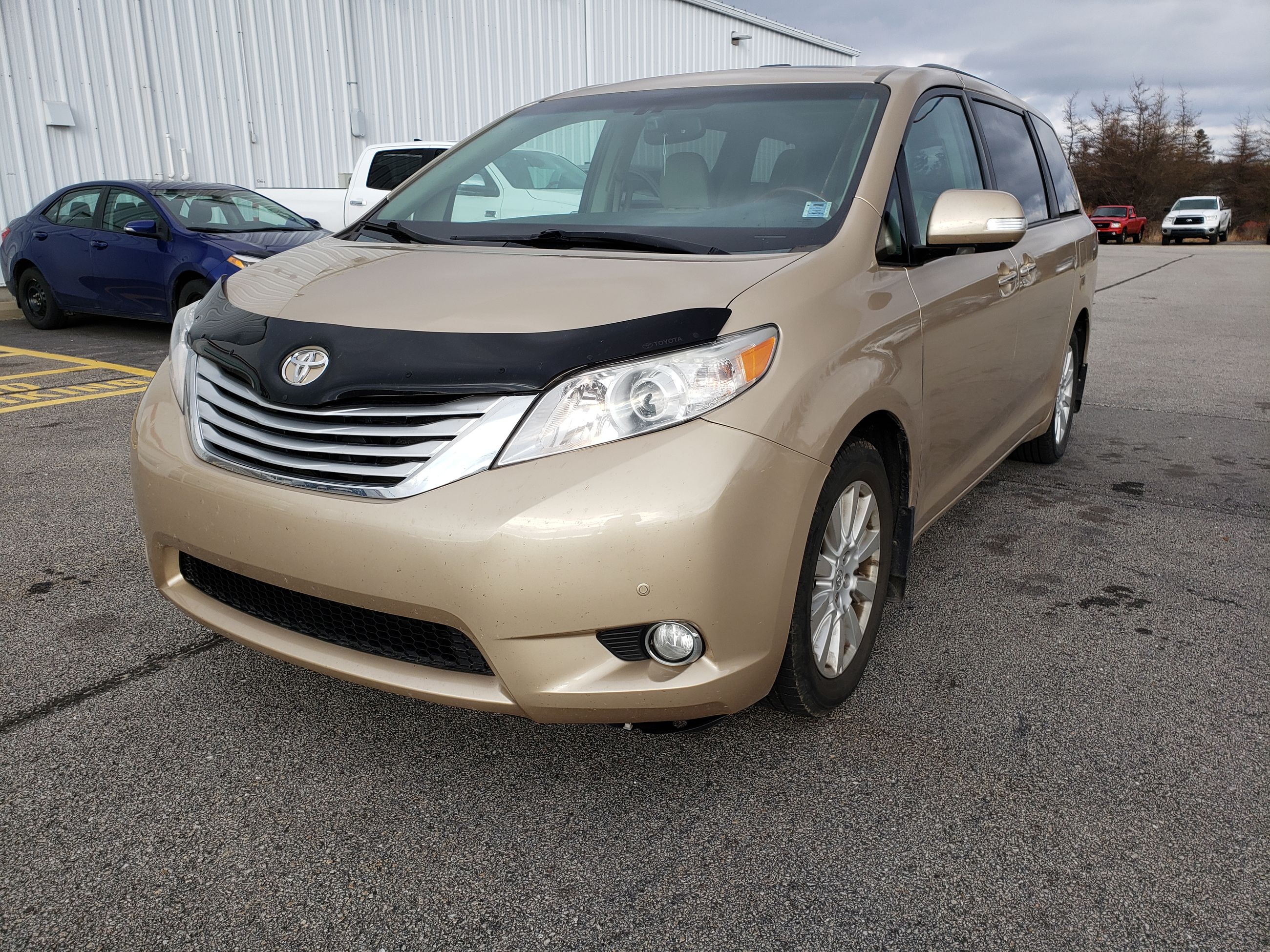 Toyota sienna limited awd