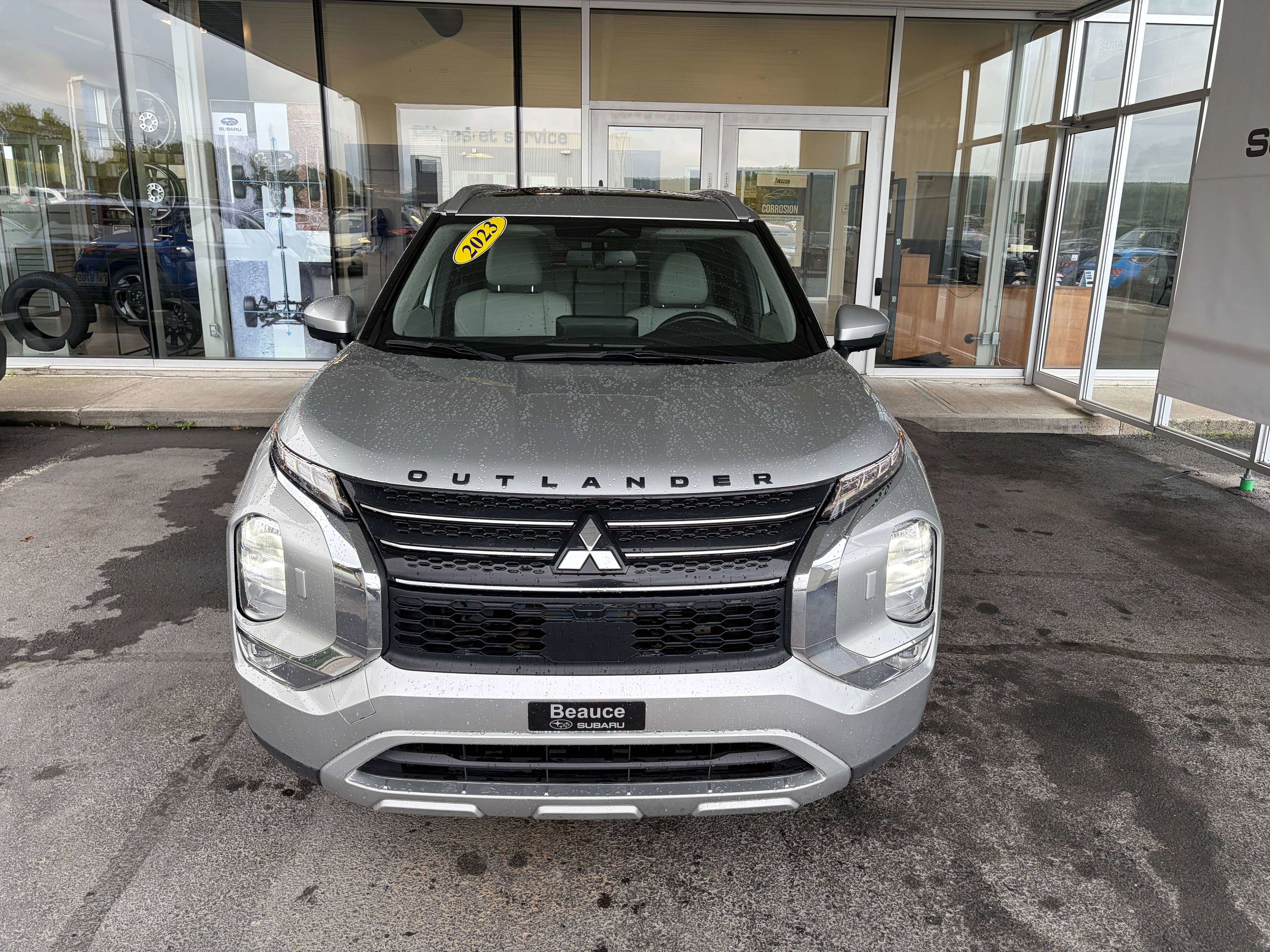 Photo 2023 Mitsubishi Outlander LE #8