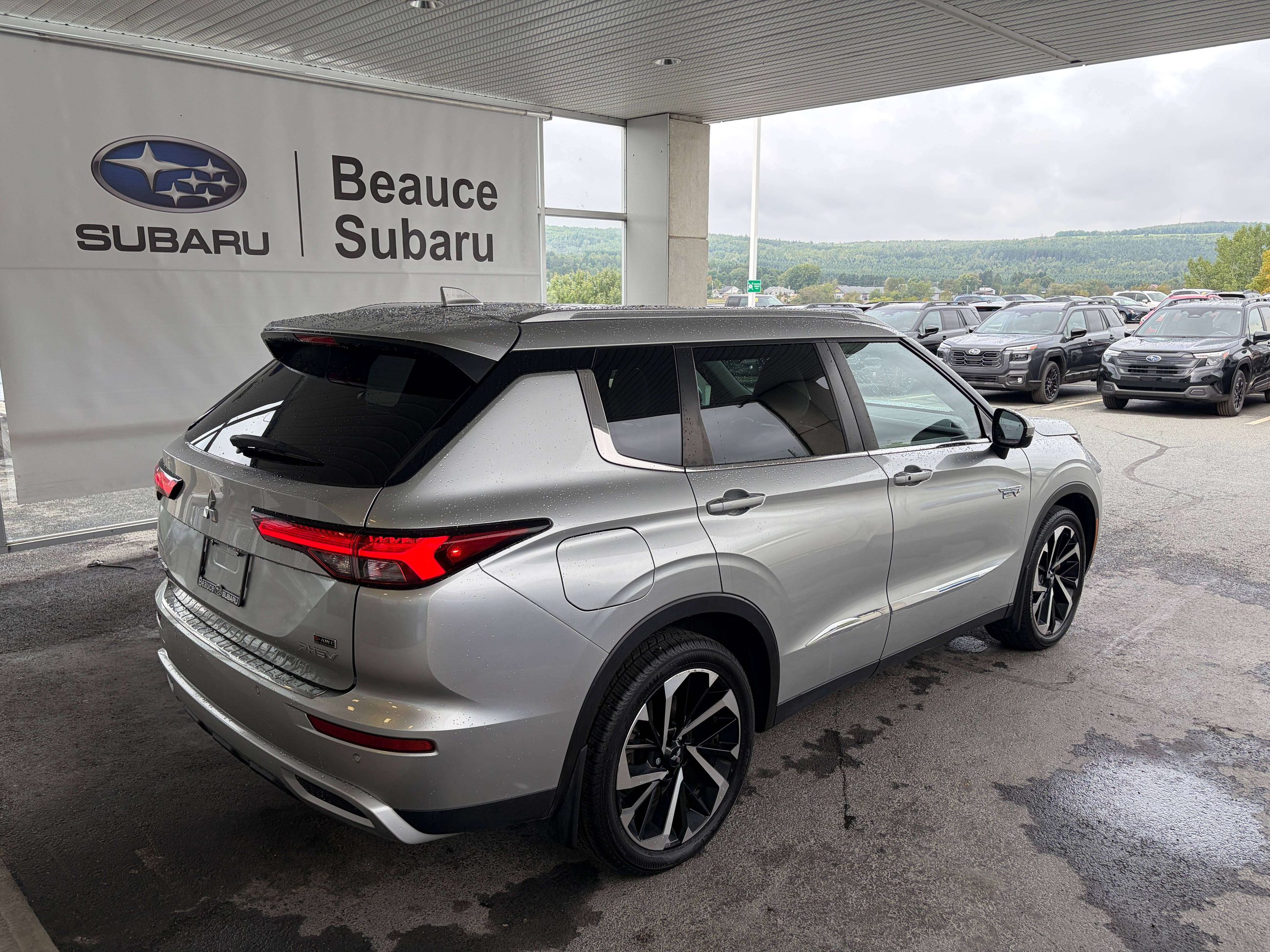 Photo 2023 Mitsubishi Outlander LE #3