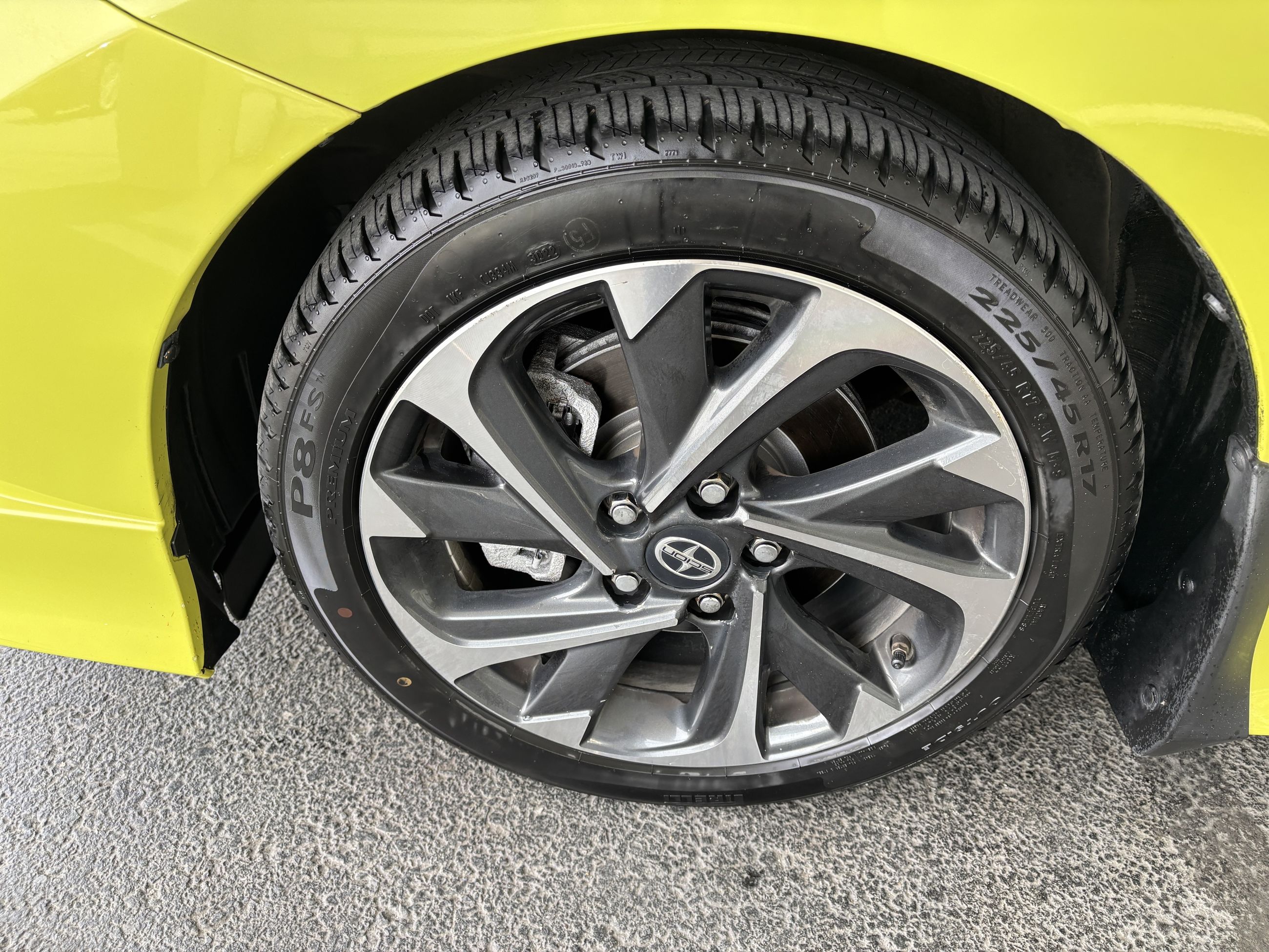 Scion IM 4dr HB CVT 2016
