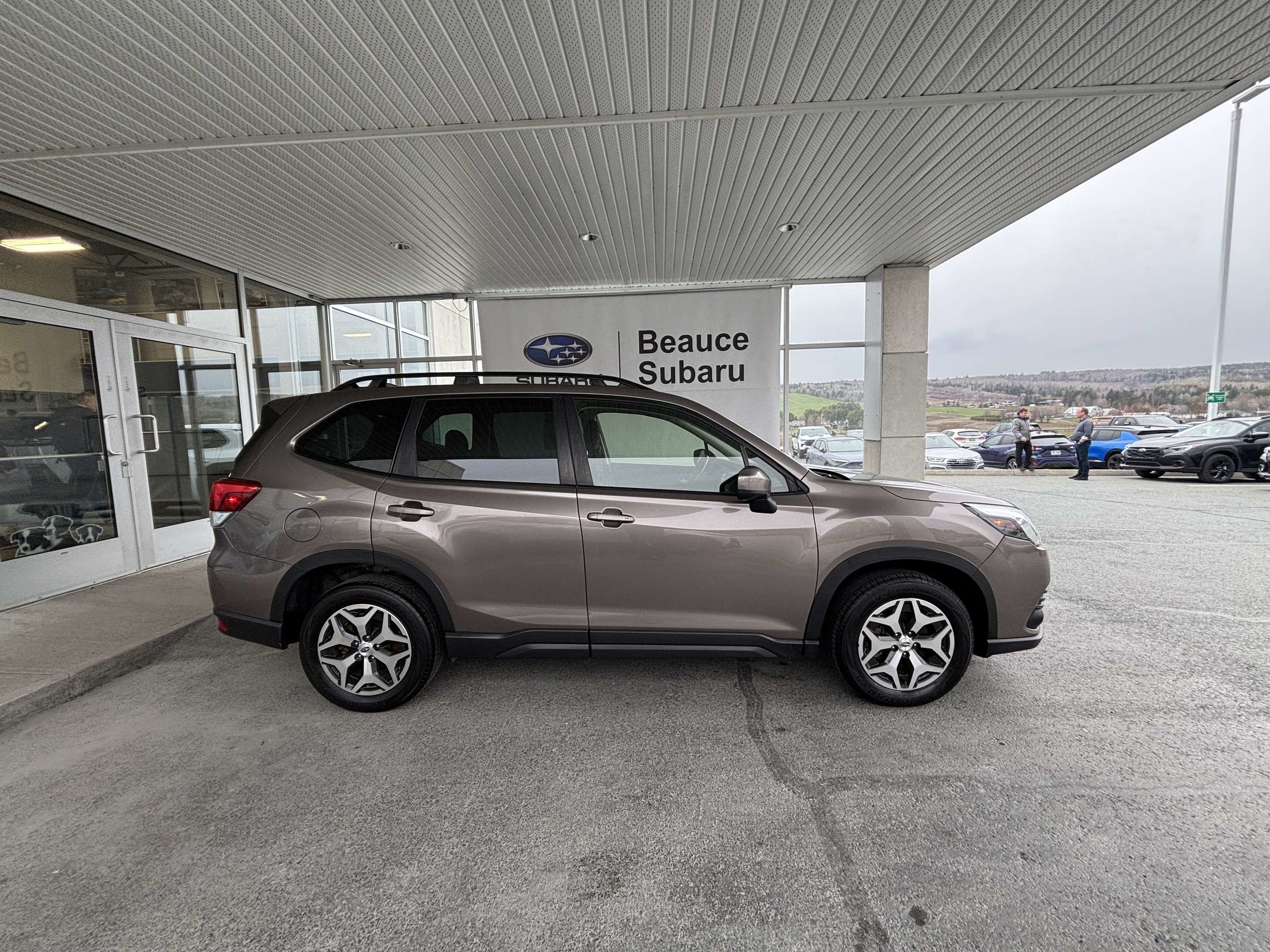 Photo 2022 Subaru Forester Convenience CVT #2