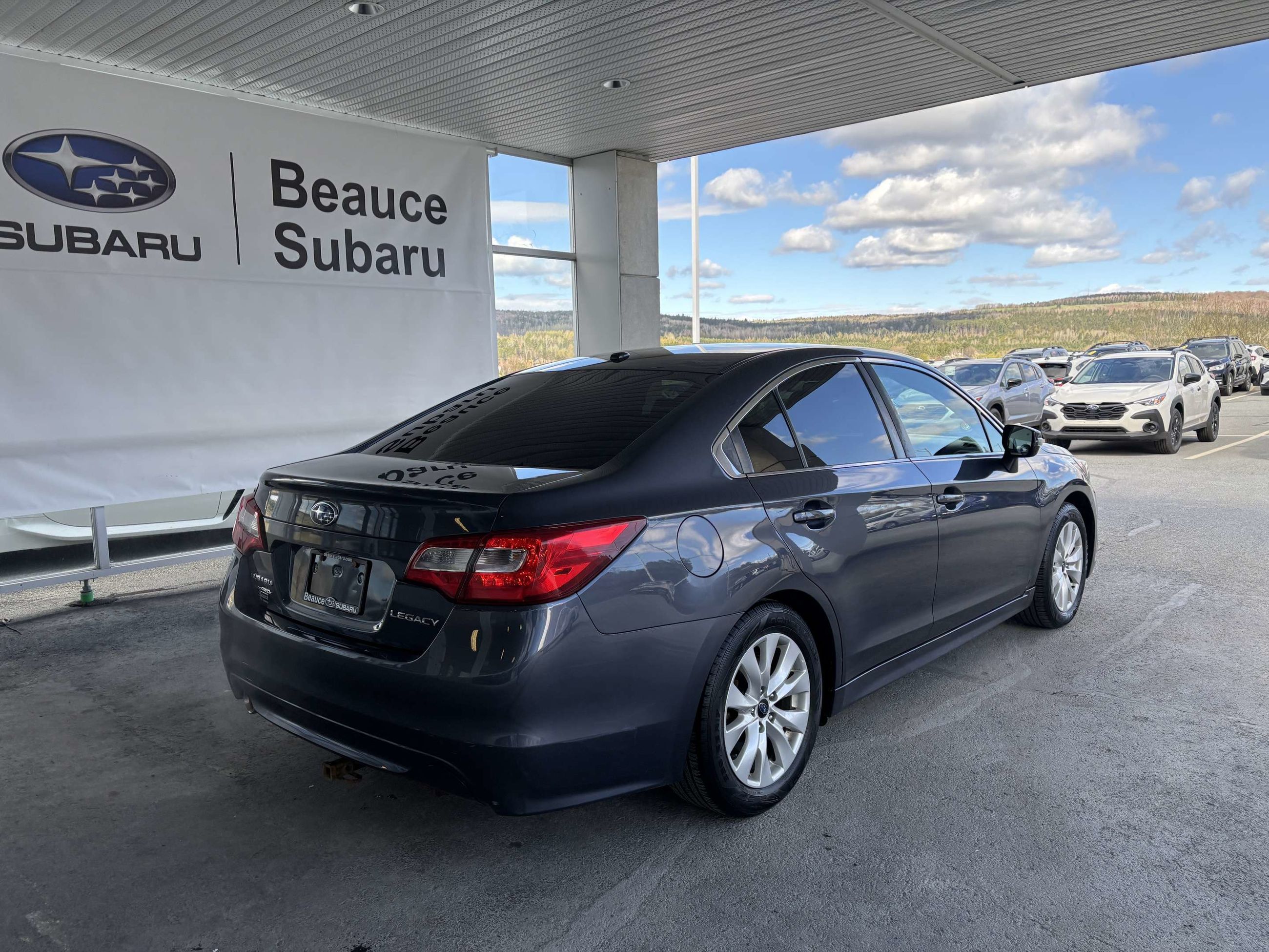 Photo 2017 Subaru Legacy 4dr Sdn CVT 2.5i w-Touring Pkg #3