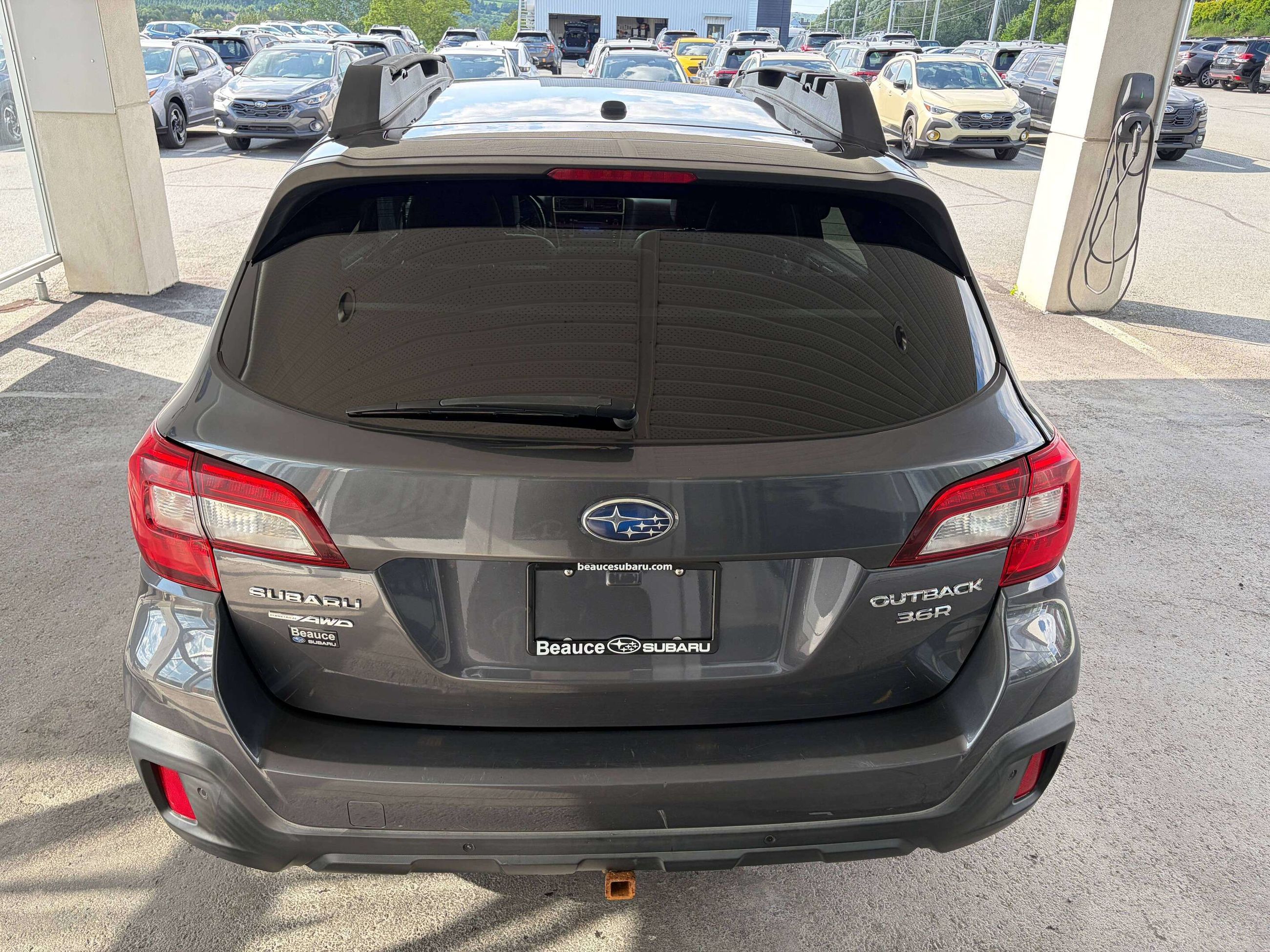 Photo 2018 Subaru OUTBACK 3.6R Limited w-EyeSight Pkg #4