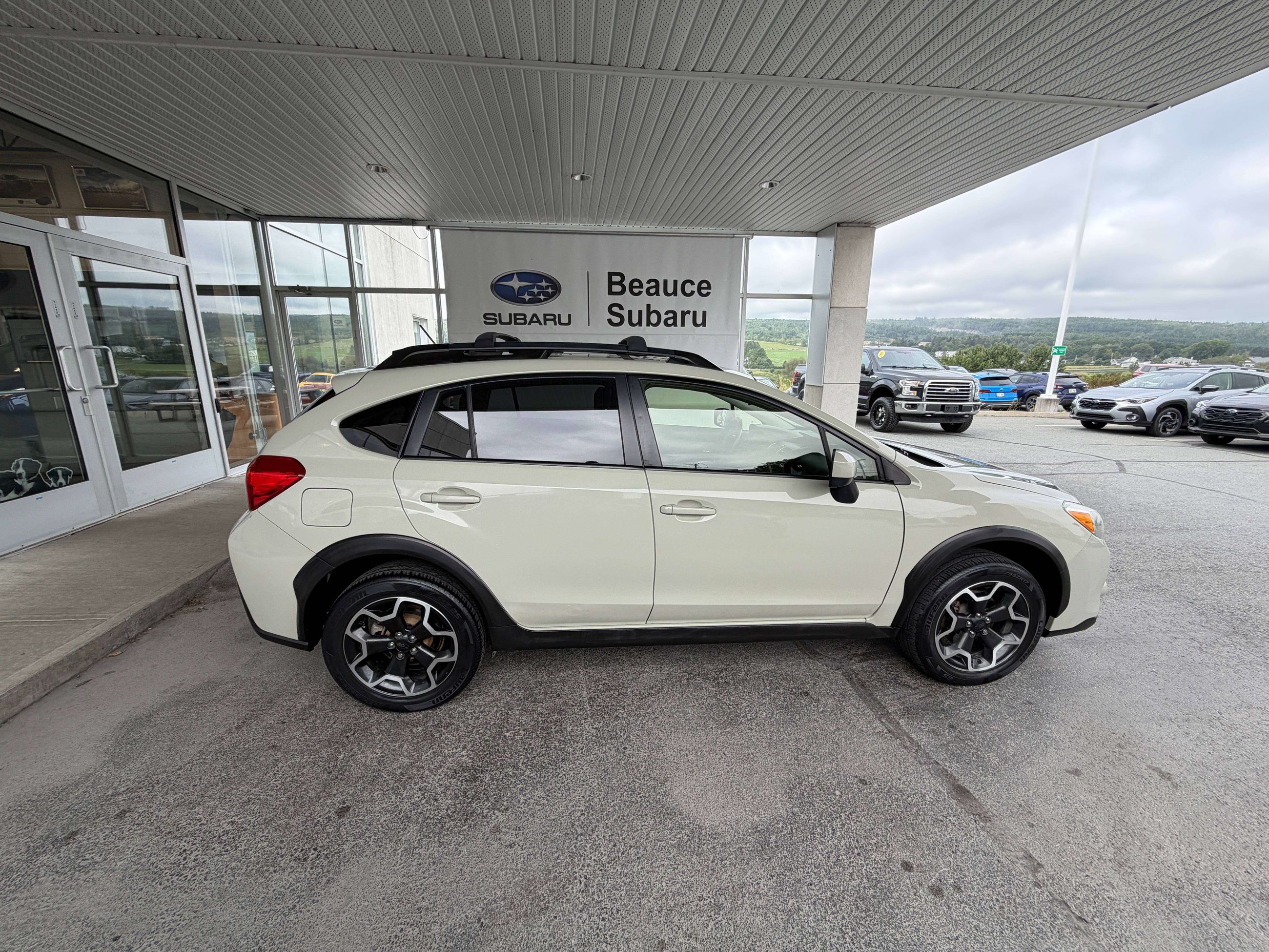 Photo 2015 Subaru XV 2.0i Touring Pkg #2