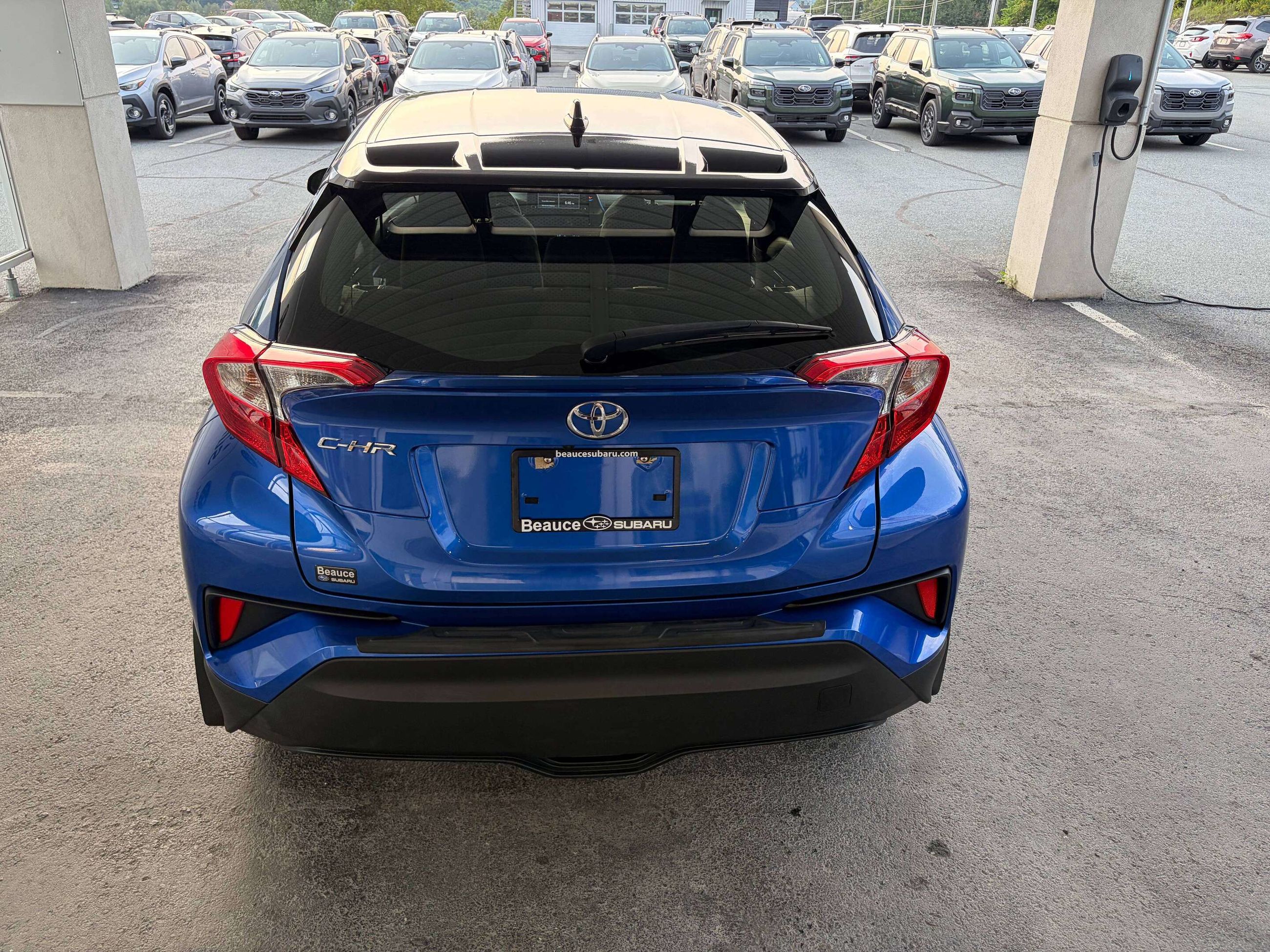 Photo 2021 Toyota C-HR XLE Premium #4