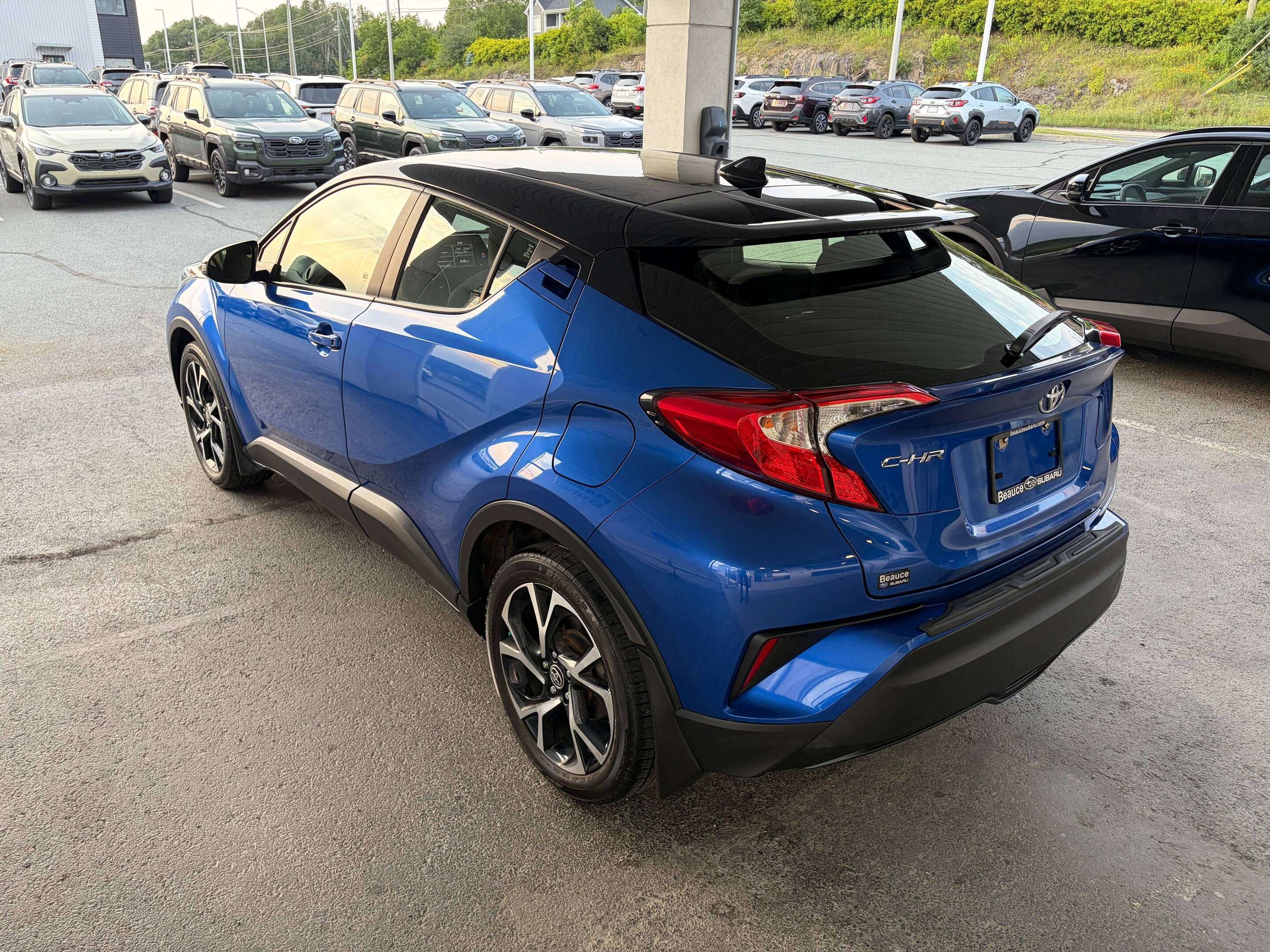 Photo 2021 Toyota C-HR XLE Premium #5