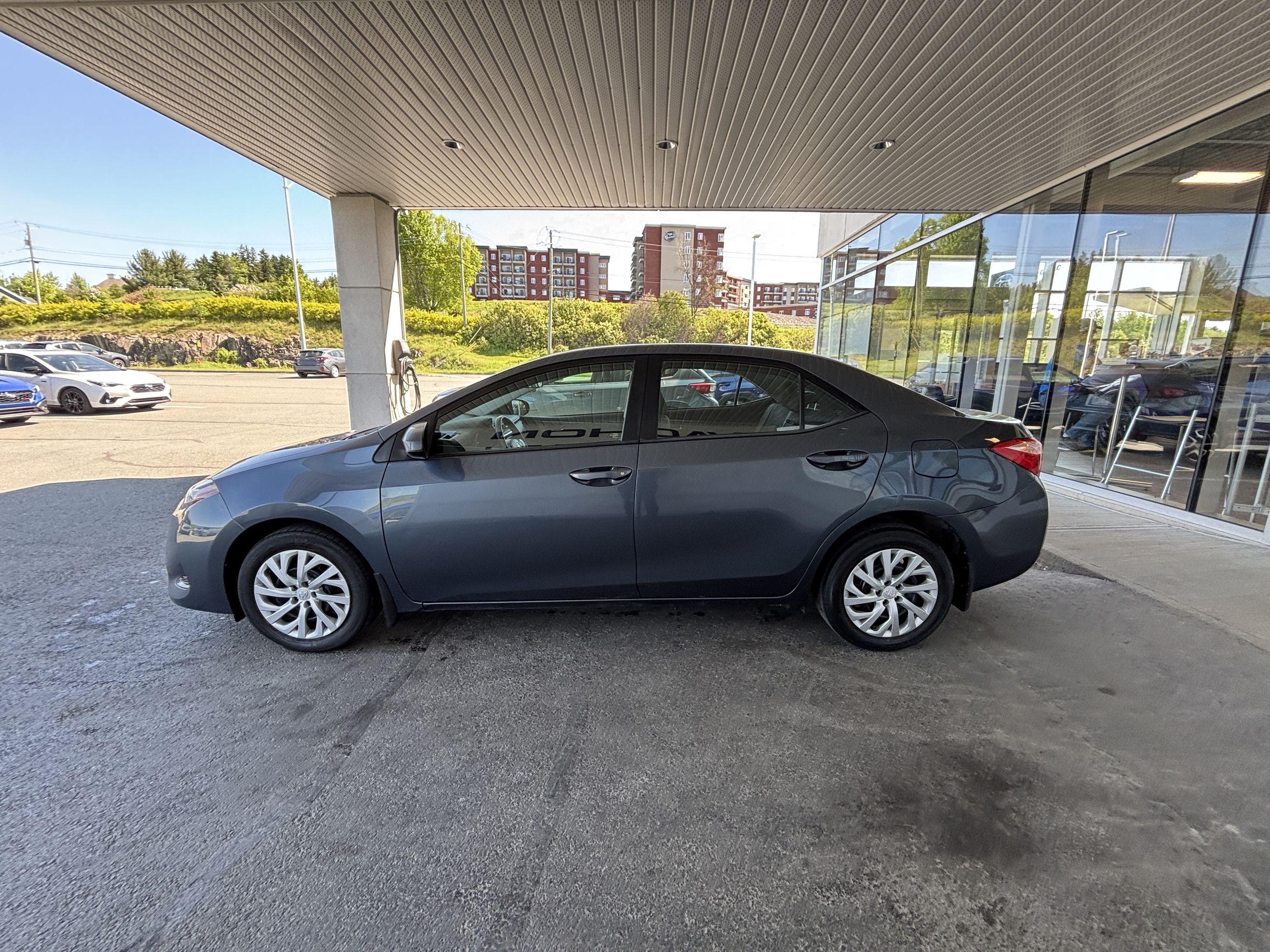 Toyota Corolla 4dr Sdn CVT LE 2017
