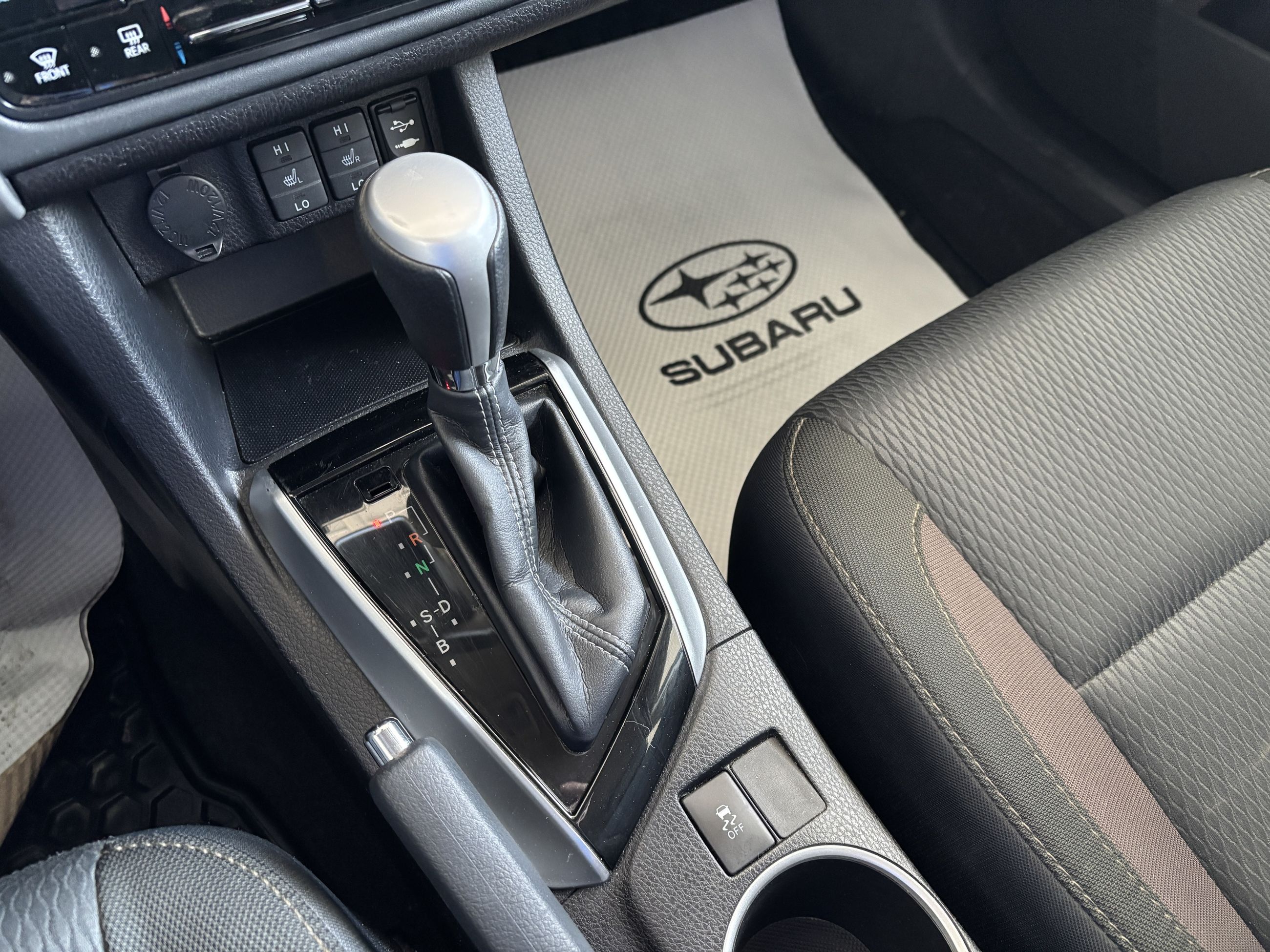 Toyota Corolla 4dr Sdn CVT LE 2017
