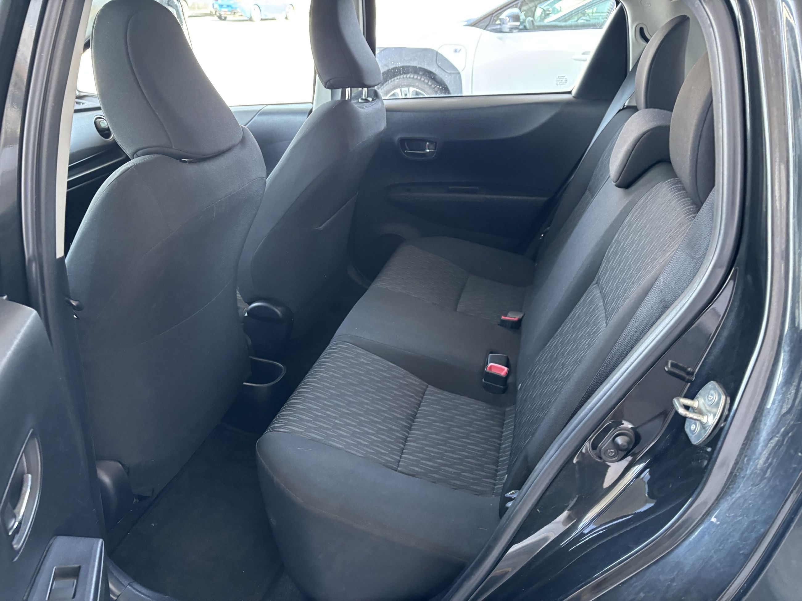 2014 Toyota Yaris 5dr HB Auto LE