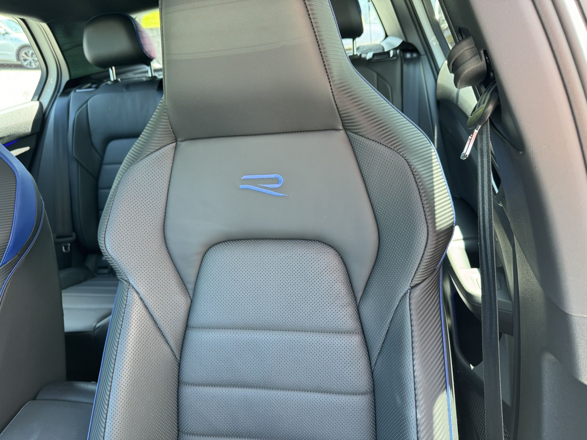 Volkswagen Golf R Base Ensemble fibre de carbonne/Toit panora DSG 2024