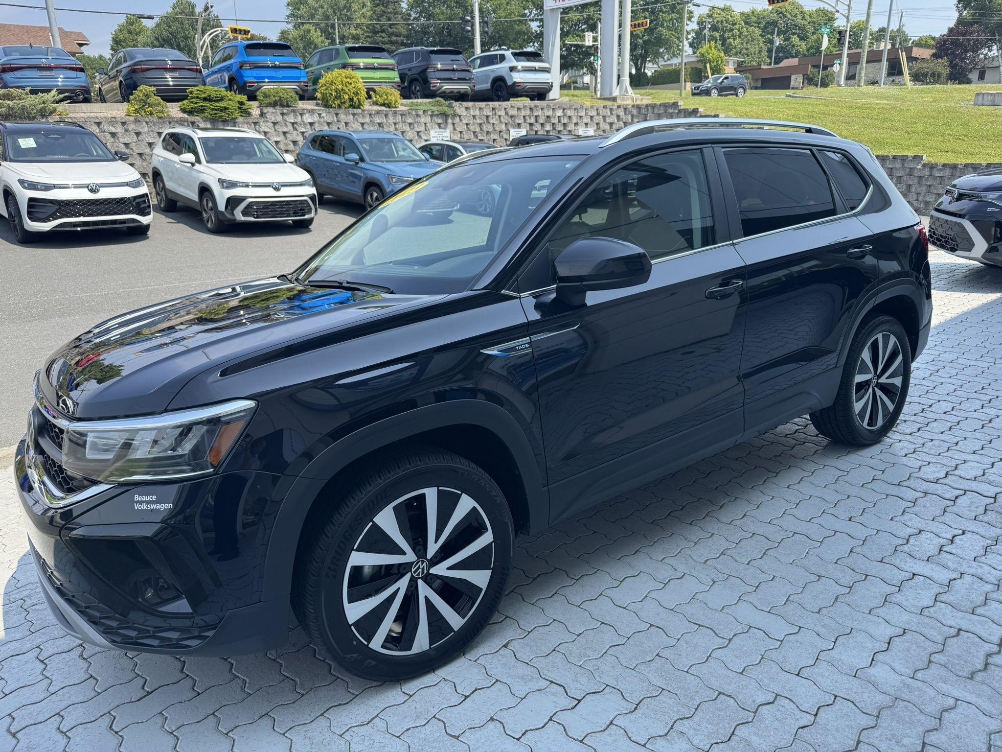 Volkswagen Taos Comfortline 4MOTION/Toit panoramique 2023