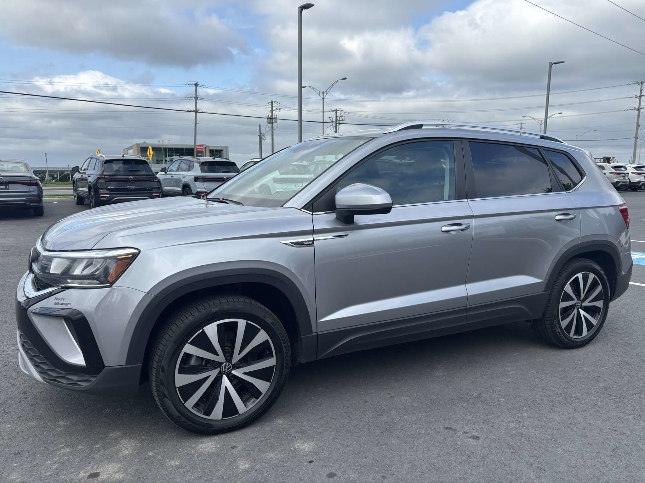 Photo Volkswagen Taos Comfortline 4MOTION -Ltd Avail- 2023 #4