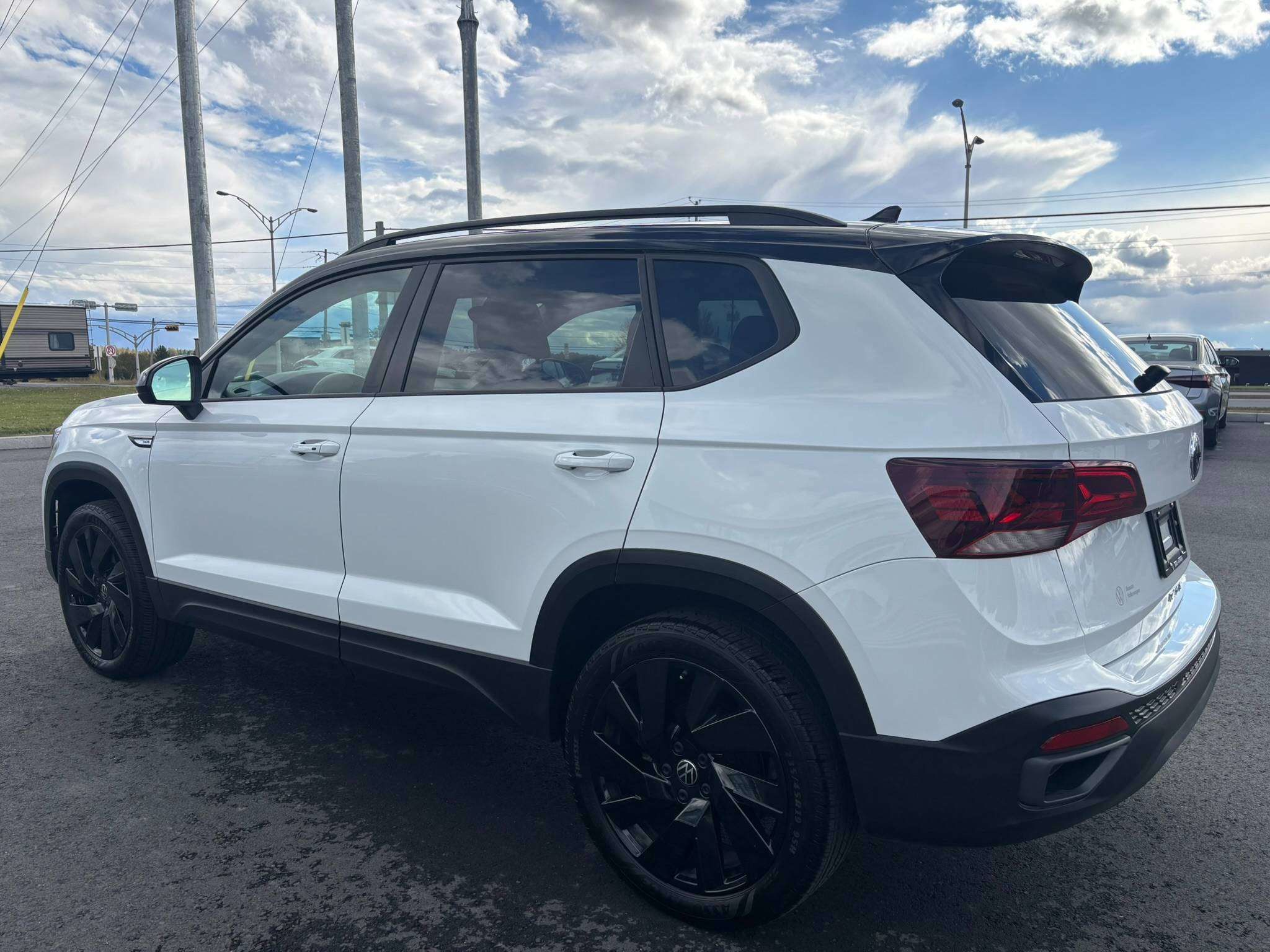 Photo 2024 Volkswagen Taos Comfortline Black Edition #5