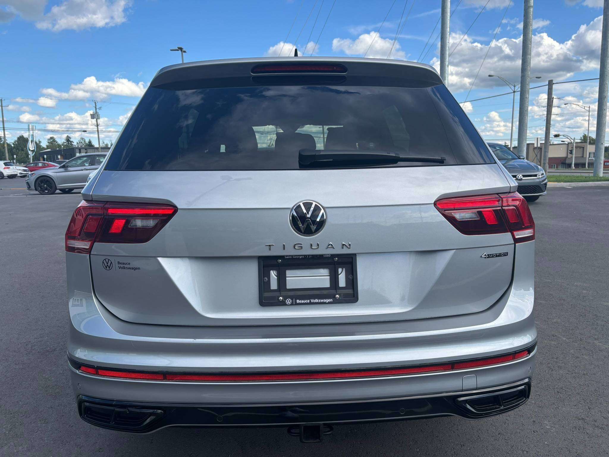 Photo 2023 Volkswagen Tiguan Comfortline R-Line Black Edition #6