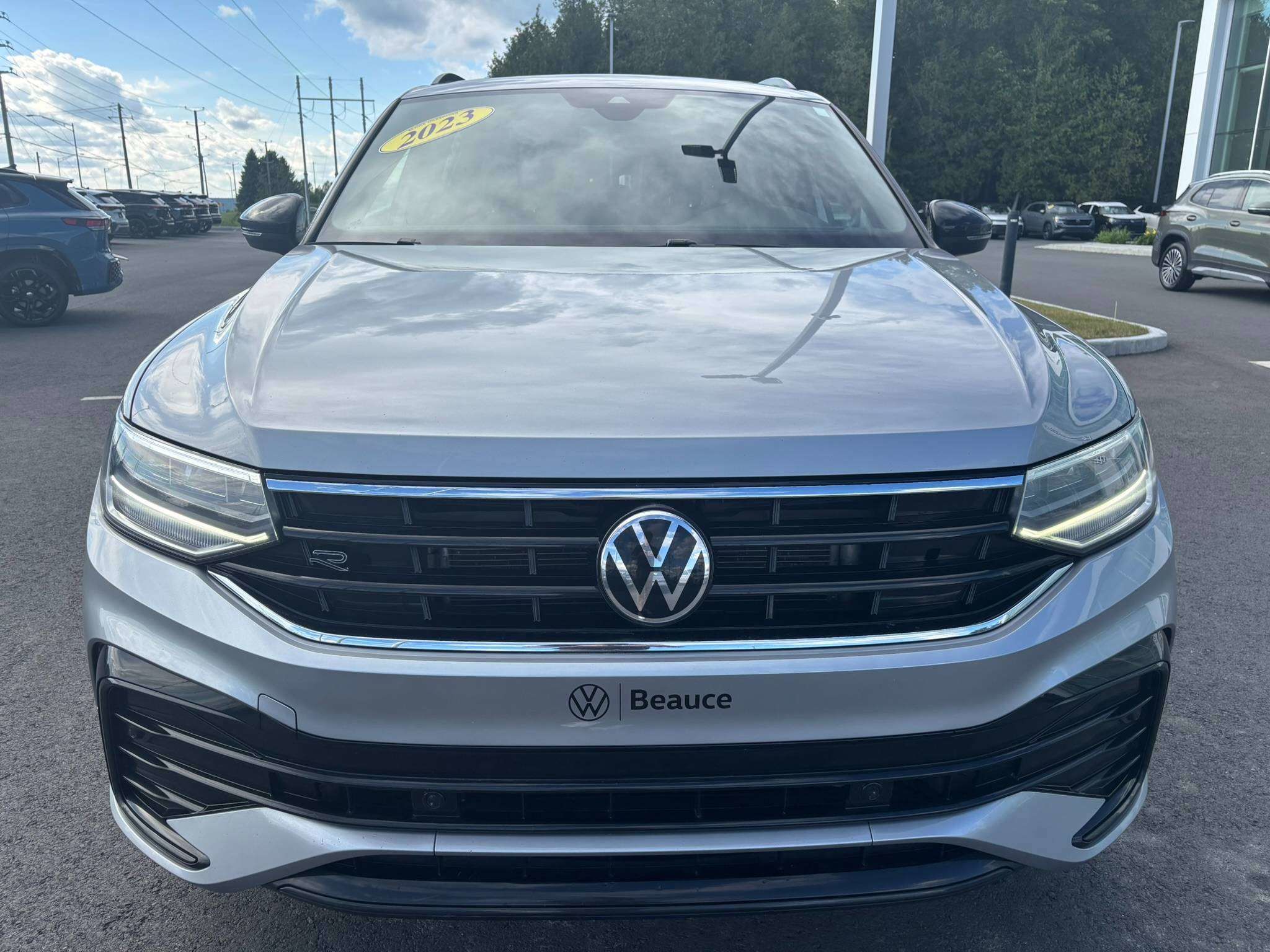 Photo 2023 Volkswagen Tiguan Comfortline R-Line Black Edition #3