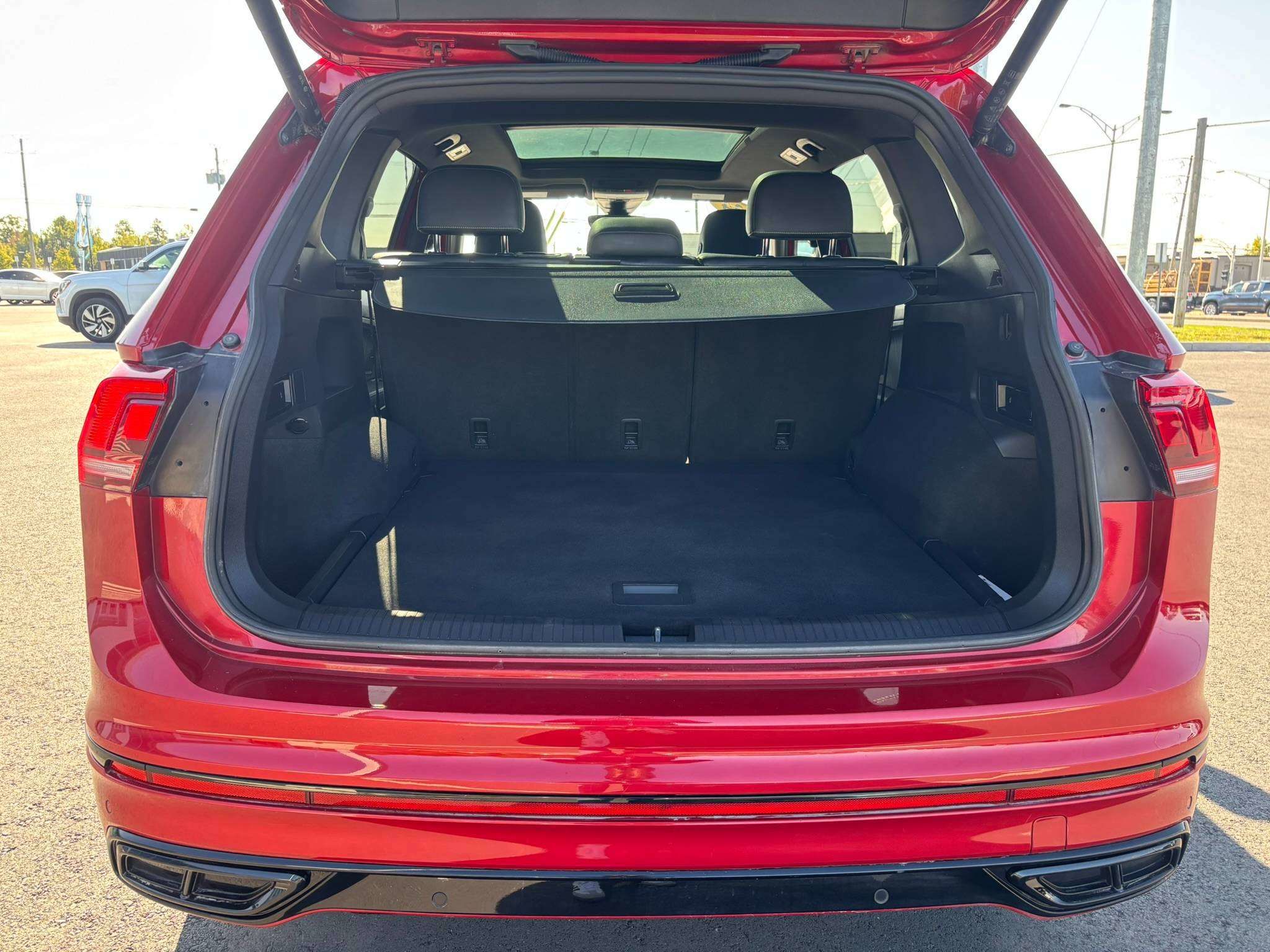Photo 2024 Volkswagen Tiguan Comfortline R-Line Black Edition #7
