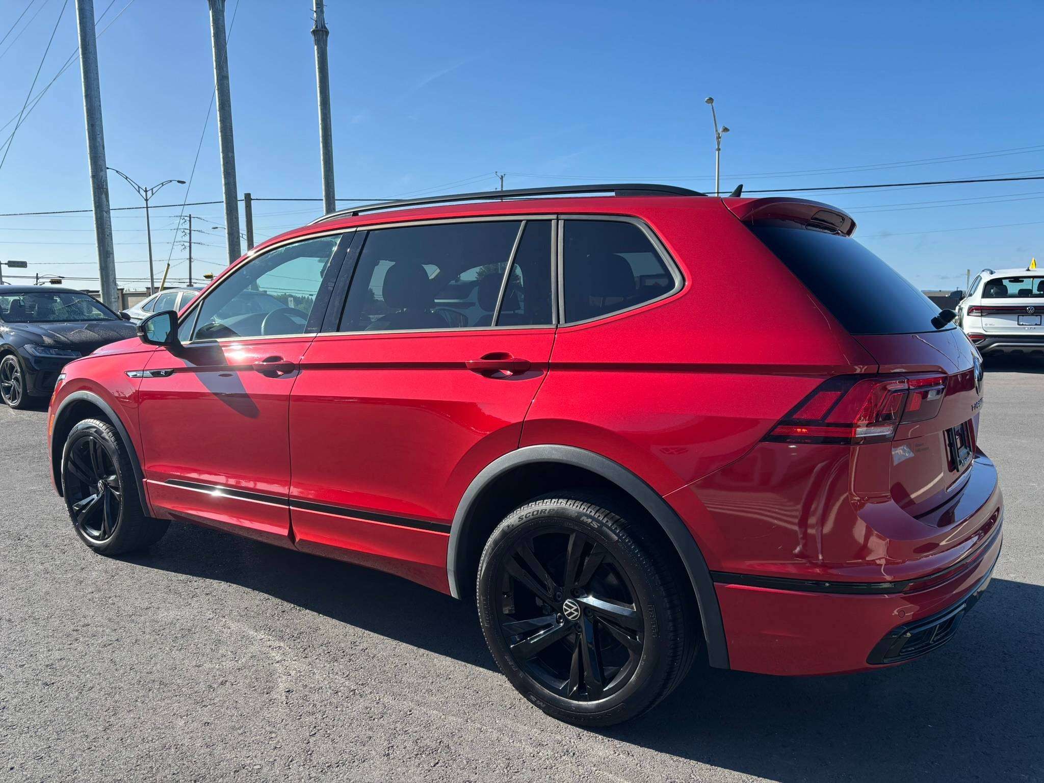 Photo 2024 Volkswagen Tiguan Comfortline R-Line Black Edition #5