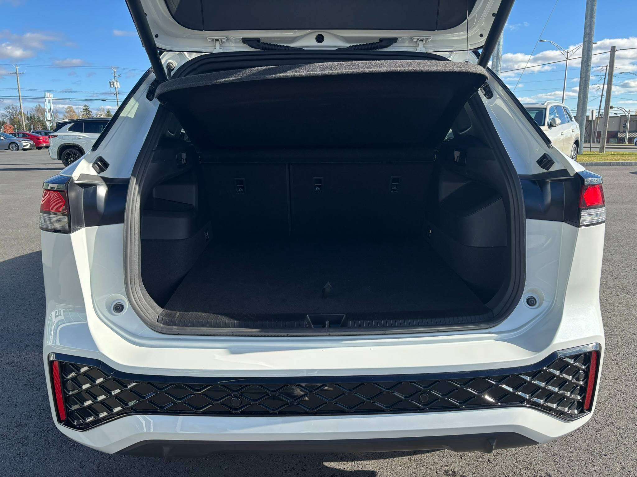 Photo 2026 Volkswagen Tiguan Comfortline R-Line Black Edition #7