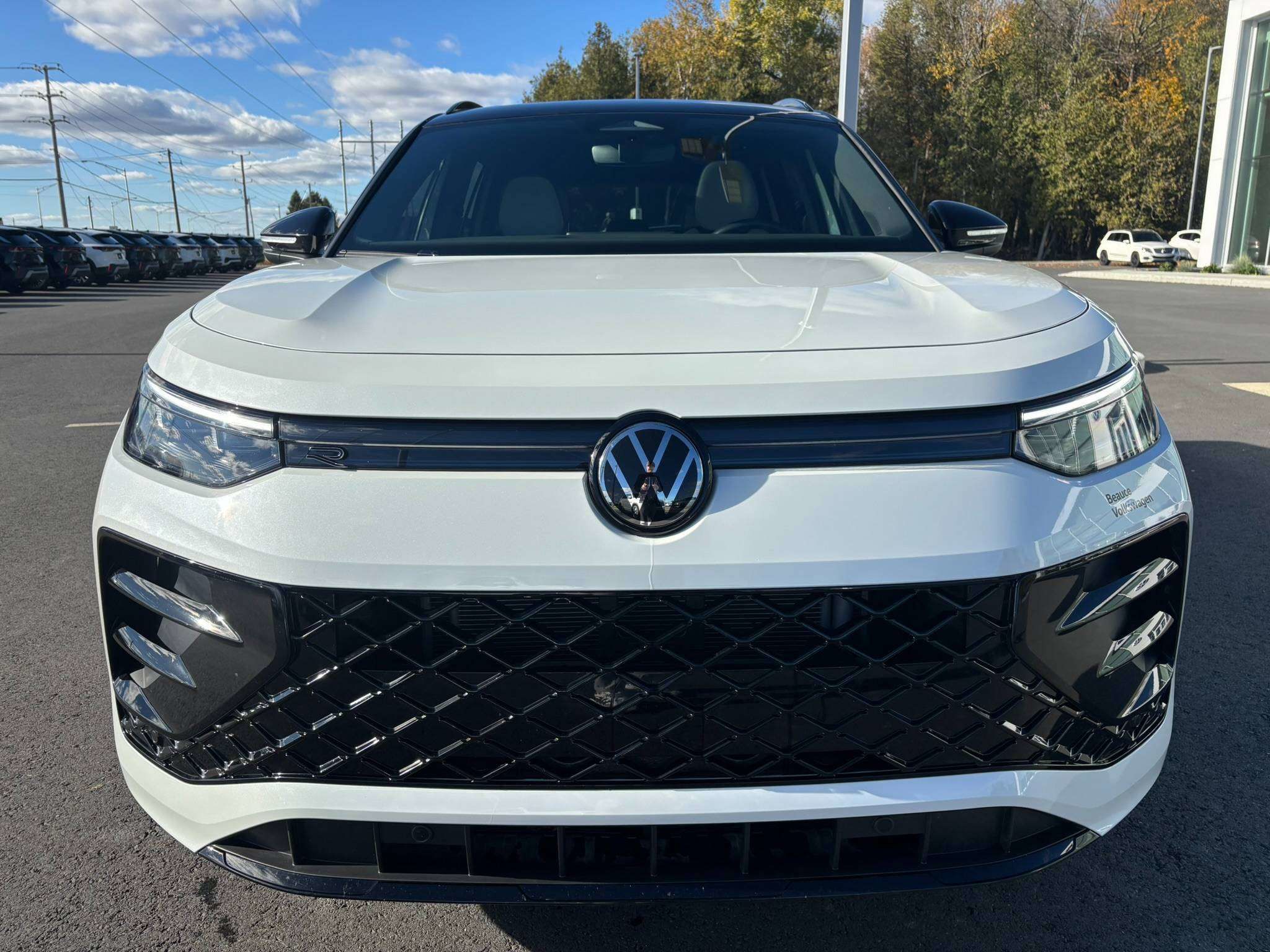 Photo 2026 Volkswagen Tiguan Comfortline R-Line Black Edition #3