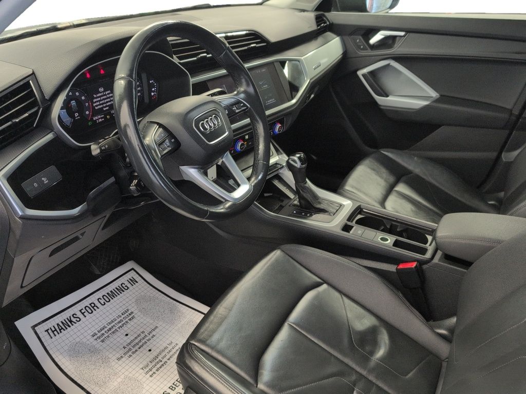 2021 Audi Q3 Komfort ! Leather, AWD! Fresh Trade!