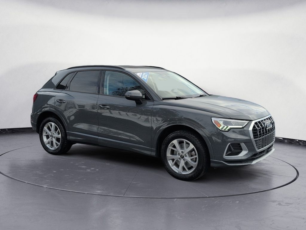 2021 Audi Q3 Komfort ! Leather, AWD! Fresh Trade!