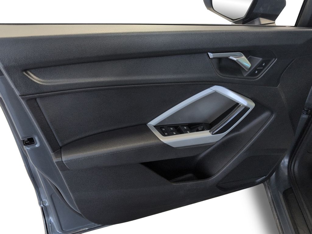 2021 Audi Q3 Komfort ! Leather, AWD! Fresh Trade!