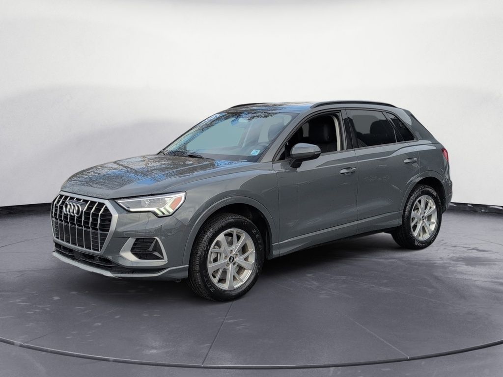 2021 Audi Q3 Komfort ! Leather, AWD! Fresh Trade!
