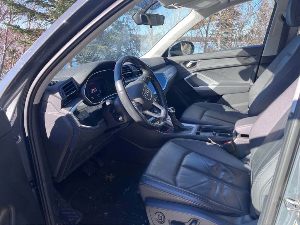 2021 Audi Q3 Komfort ! Leather, AWD! Fresh Trade!