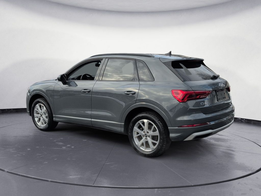 2021 Audi Q3 Komfort ! Leather, AWD! Fresh Trade!