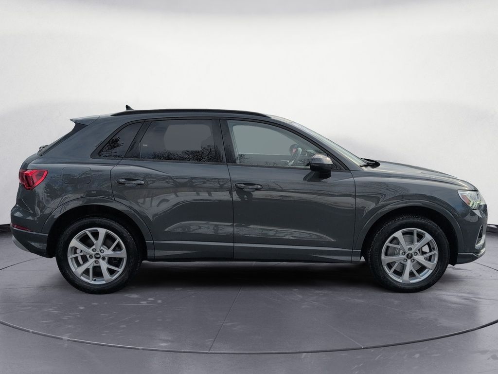 2021 Audi Q3 Komfort ! Leather, AWD! Fresh Trade!