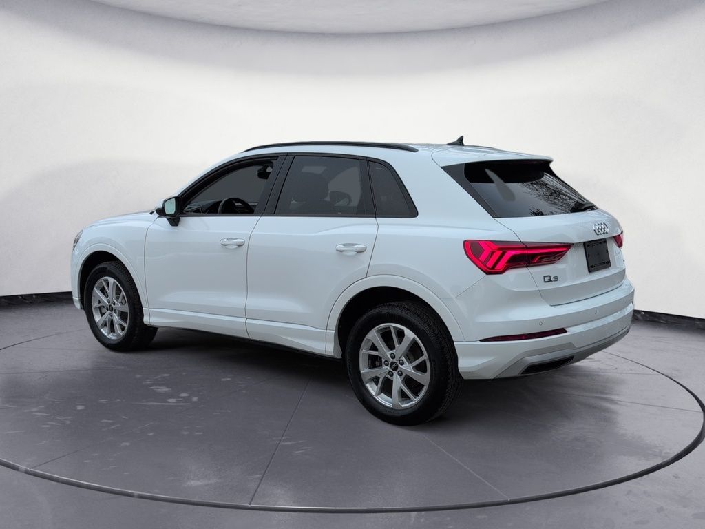 2025 Audi Q3 Komfort ! Leather, AWD! Fresh Trade!