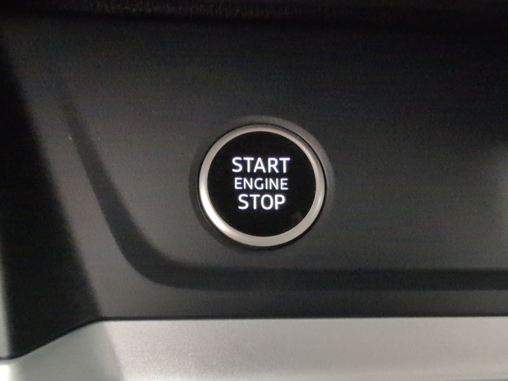 2025 Audi Q3 Komfort ! Leather, AWD! Fresh Trade!