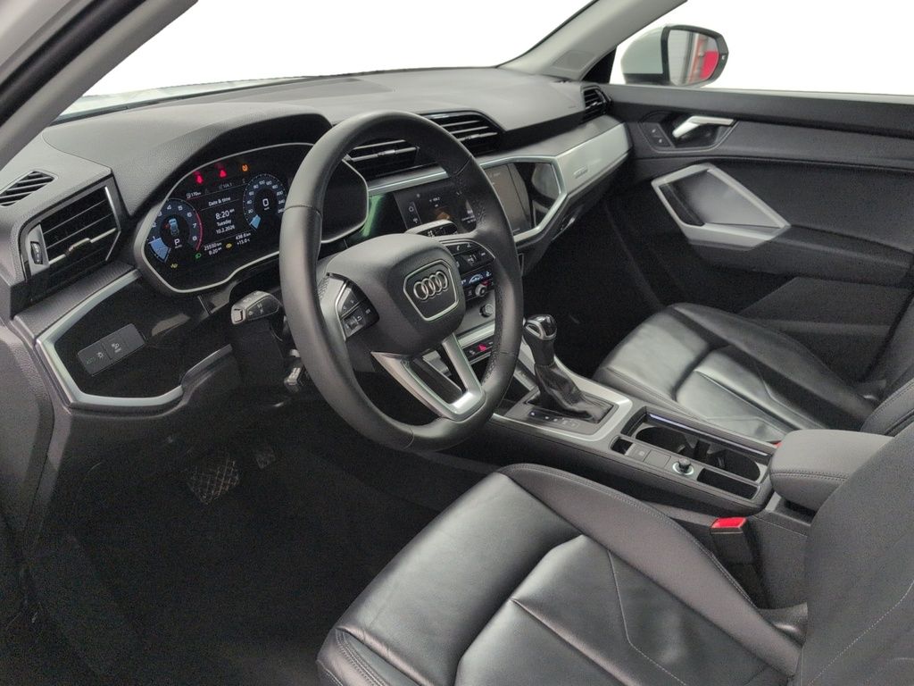 2025 Audi Q3 Komfort ! Leather, AWD! Fresh Trade!