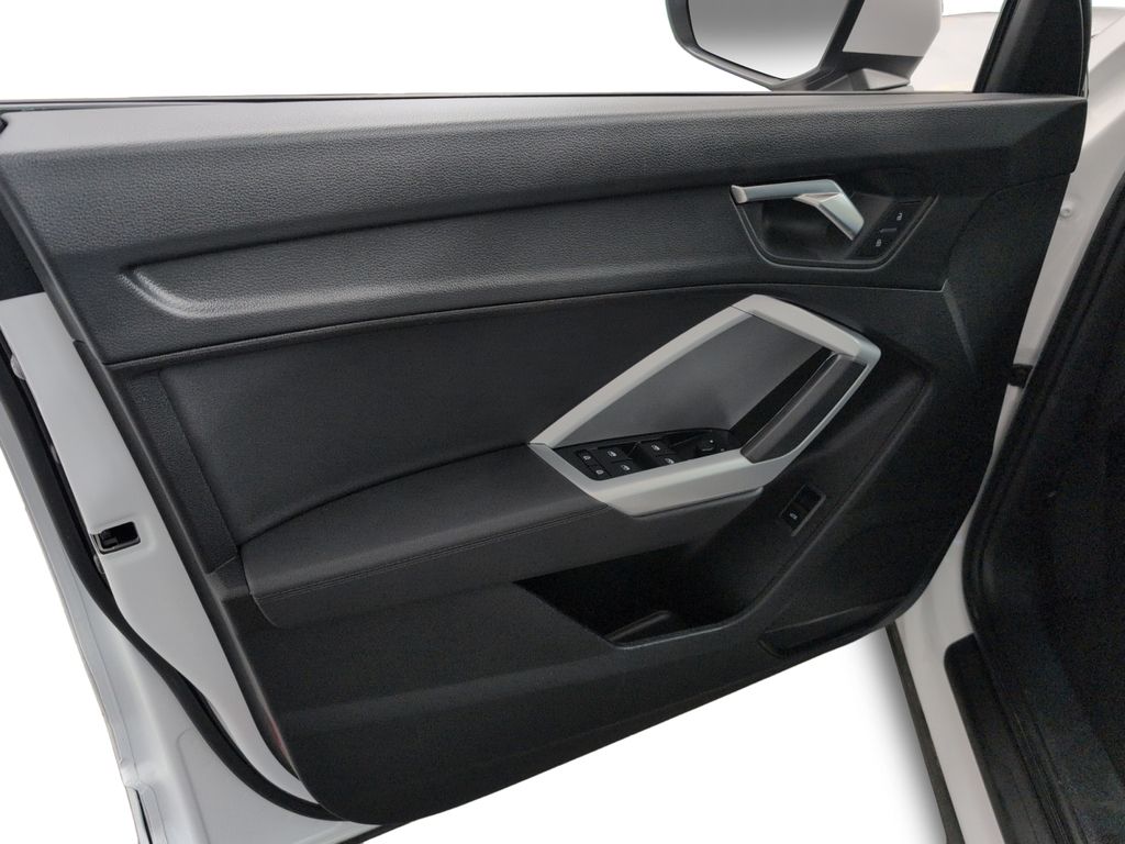 2025 Audi Q3 Komfort ! Leather, AWD! Fresh Trade!