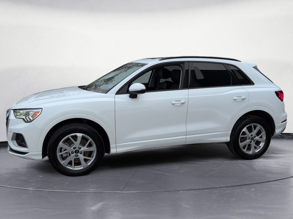 2025 Audi Q3 Komfort ! Leather, AWD! Fresh Trade!