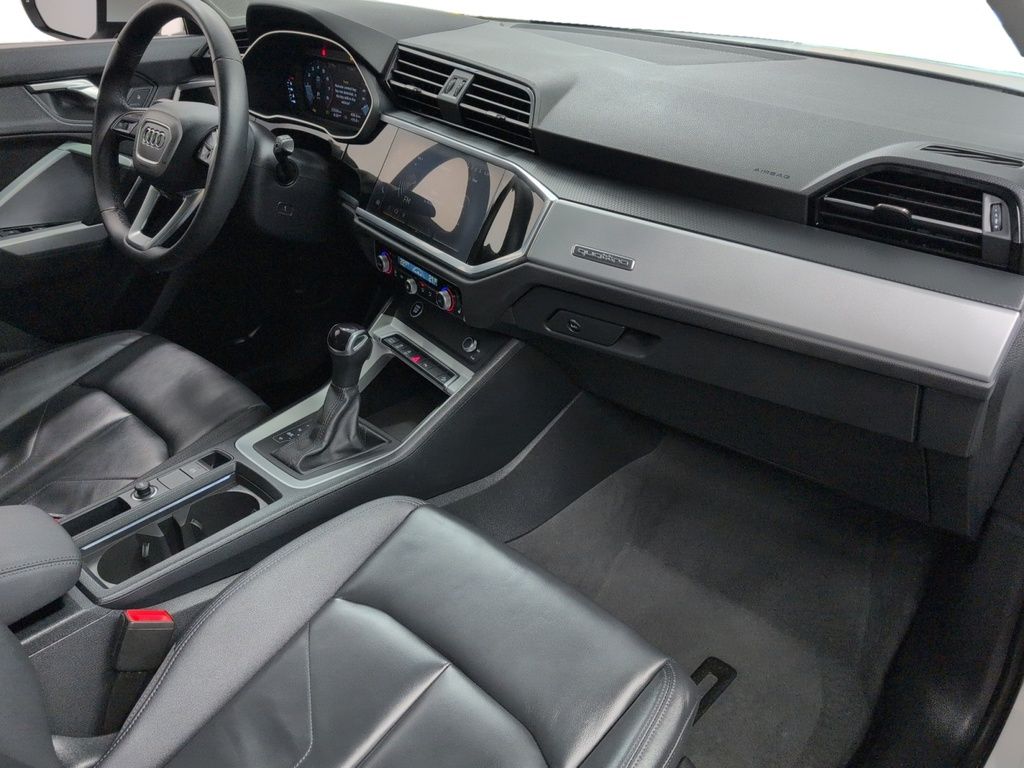 2025 Audi Q3 Komfort ! Leather, AWD! Fresh Trade!