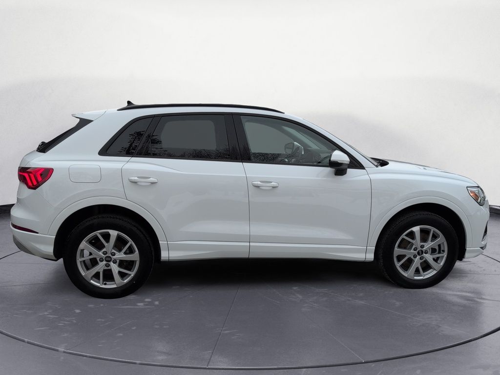 2025 Audi Q3 Komfort ! Leather, AWD! Fresh Trade!