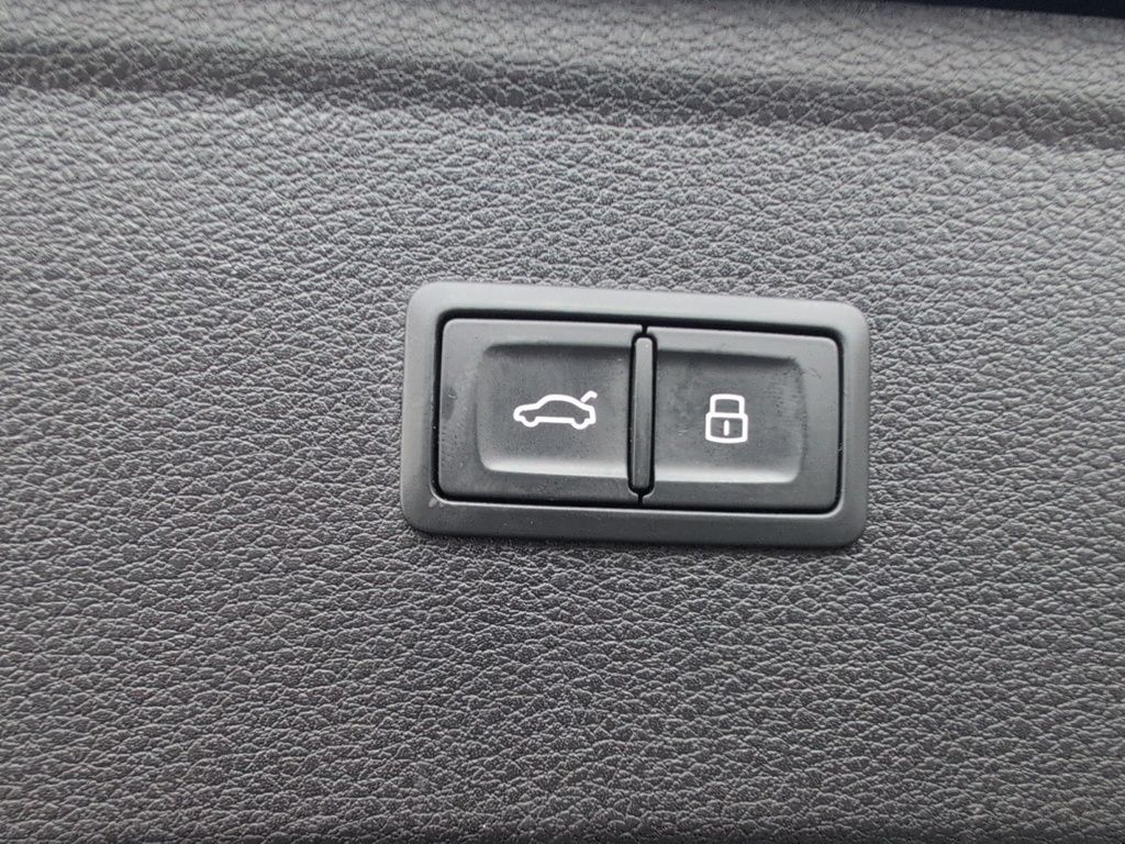 2023 Audi Q5 Komfort ! Leather, AWD! Fresh Trade!