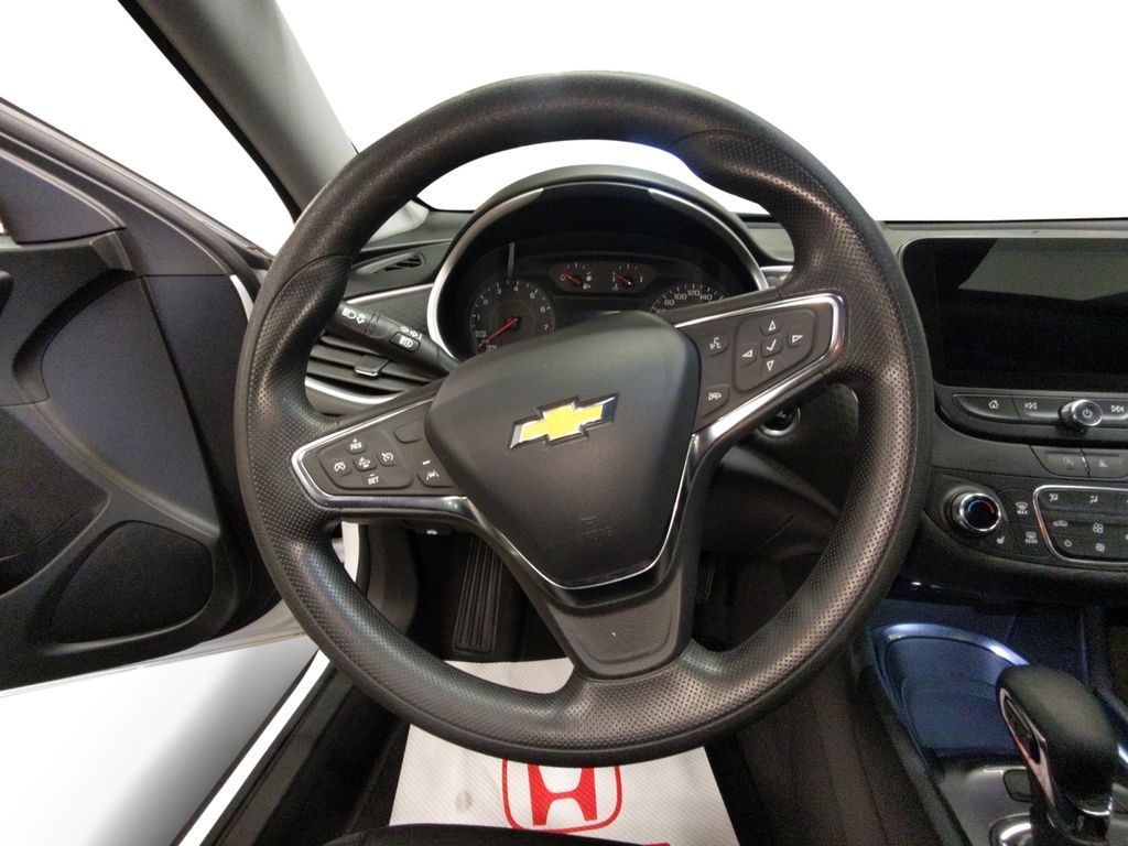 2023 Chevrolet Malibu 1LT/ Remote start/ Heated Seats