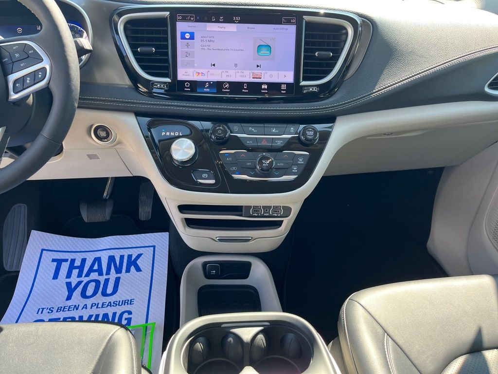 2024 Chrysler Pacifica TOURING-L