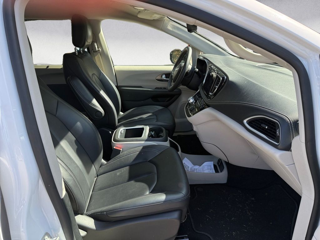 2024 Chrysler Pacifica TOURING-L