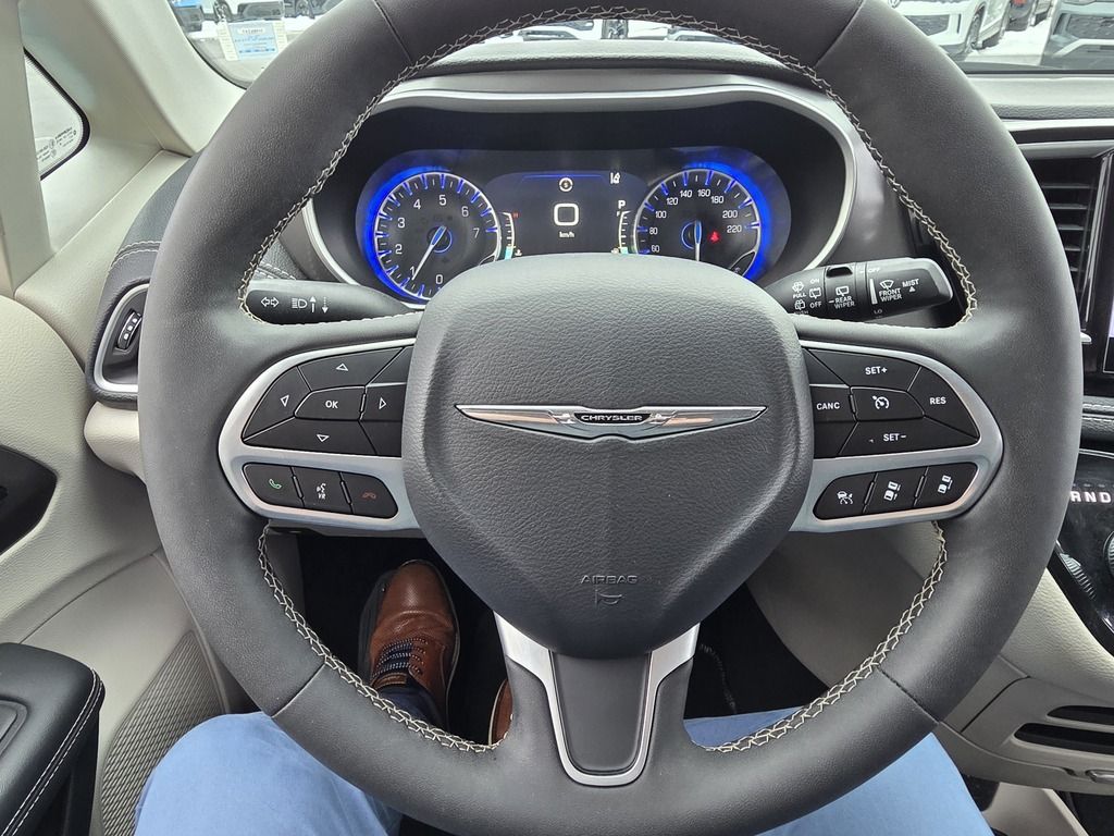 2024 Chrysler Pacifica TOURING-L