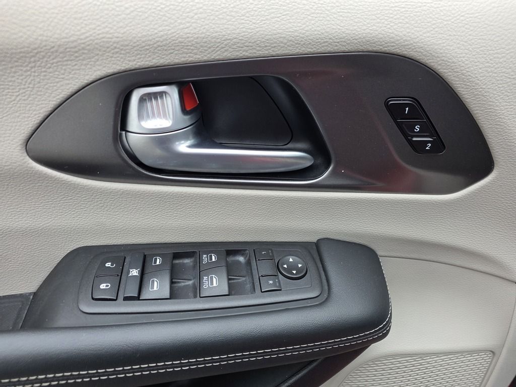 2024 Chrysler Pacifica TOURING-L