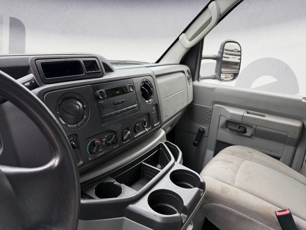2019 Ford E-Series Cutaway BASE