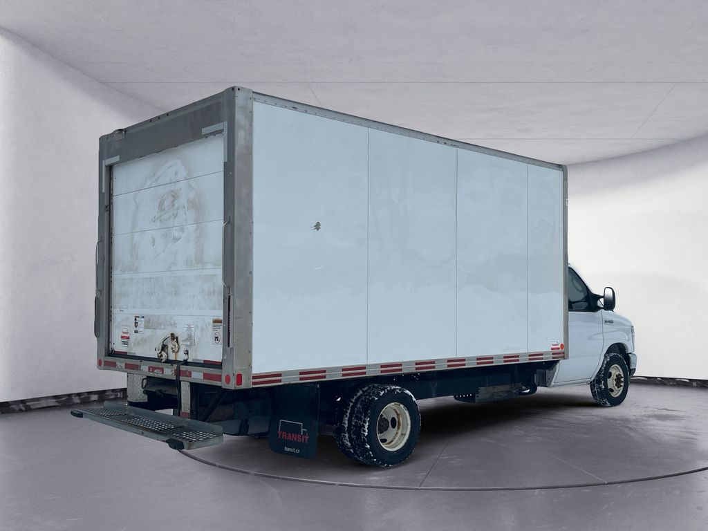 2022 Ford E-Series Cutaway BASE