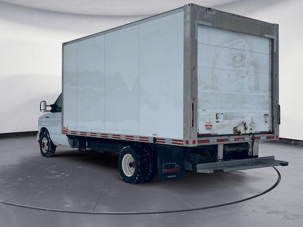 2022 Ford E-Series Cutaway BASE