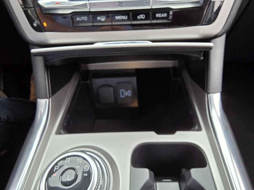 Ford Explorer XLT 2024
