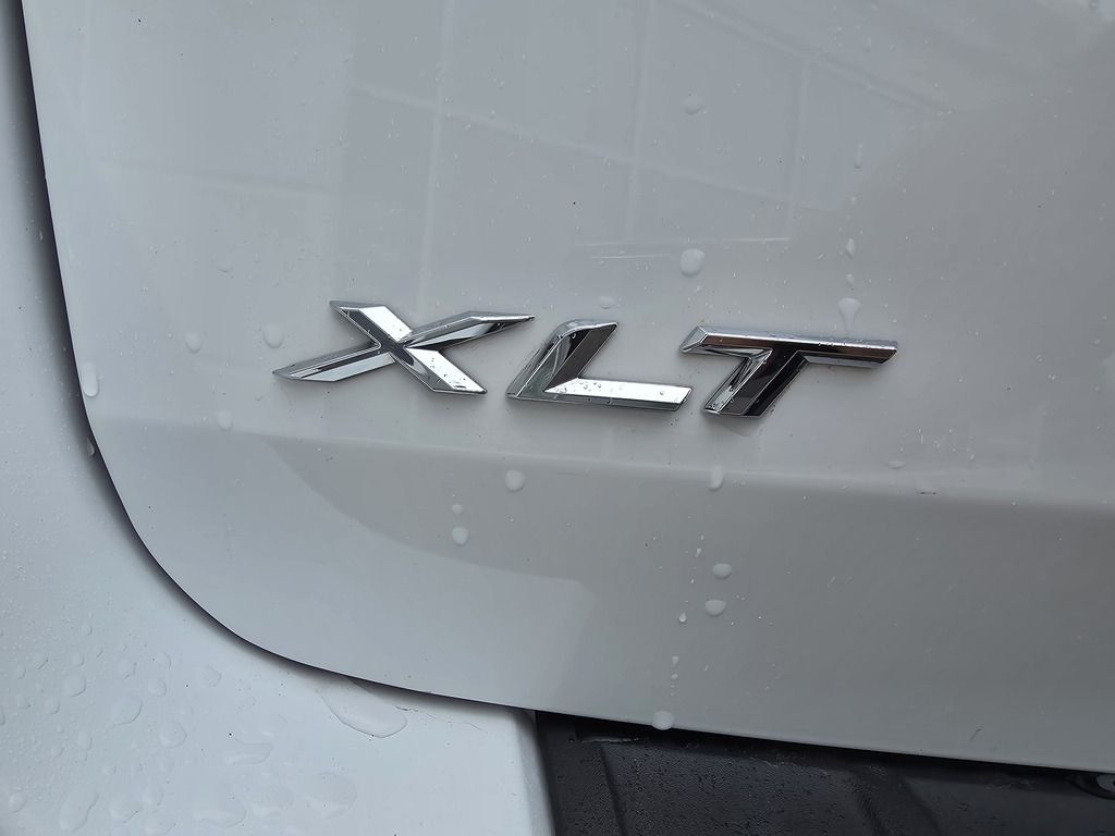 Ford Explorer XLT 2024